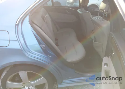 2010 Mercedes-Benz E 350 from USA, damaged, VIN WDDHF5GB8AA056338